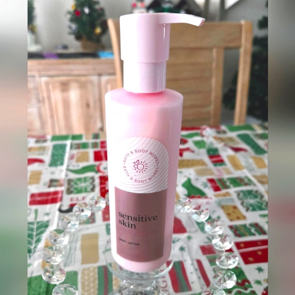 Bath & Body Works Sensitive Skin Body Lotion - Picture 4 of 5